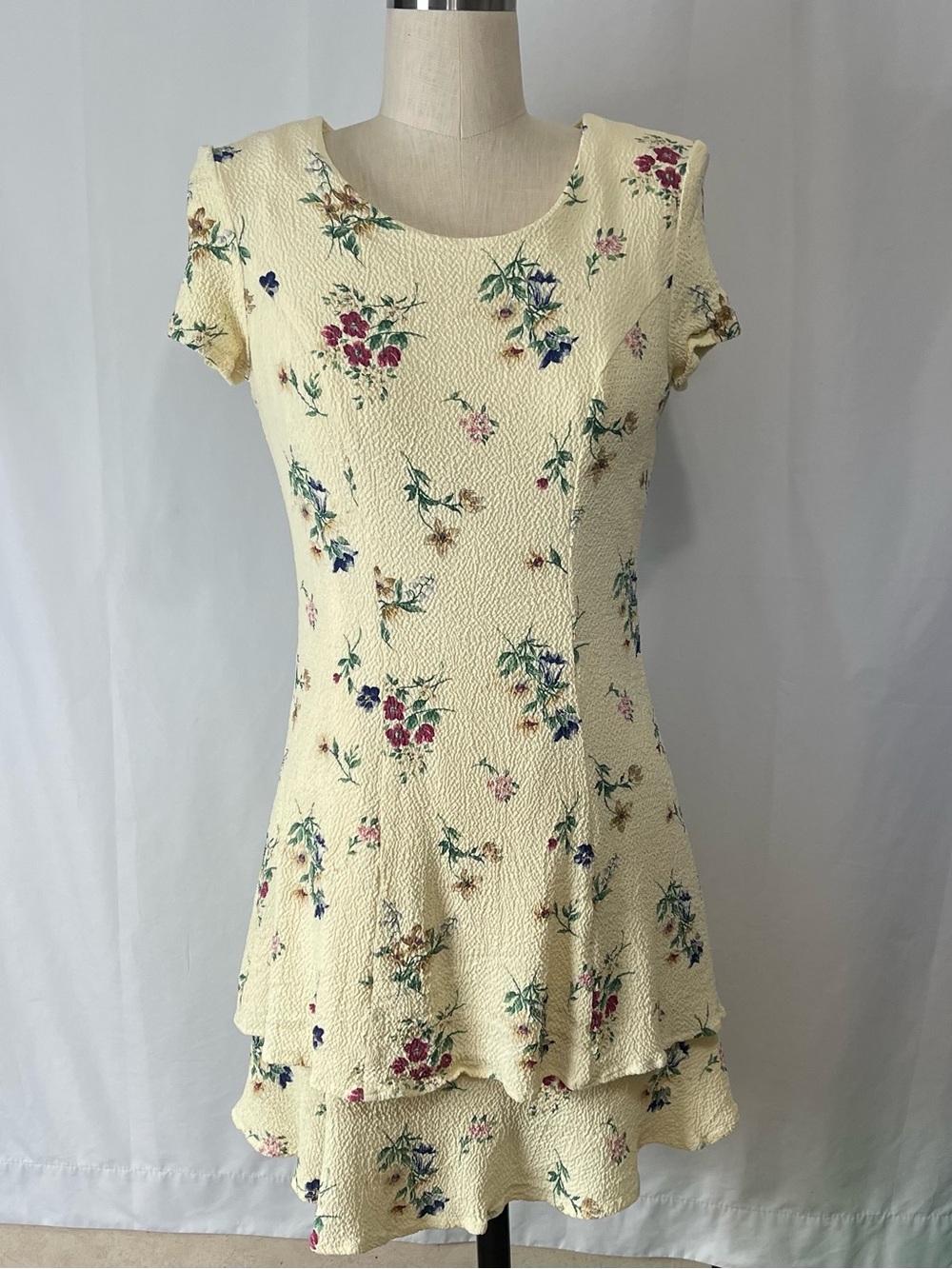 Vintage 1990s Molly Malloy butter Yellow Floral Print Ruffle Hem Mini Dress 10
